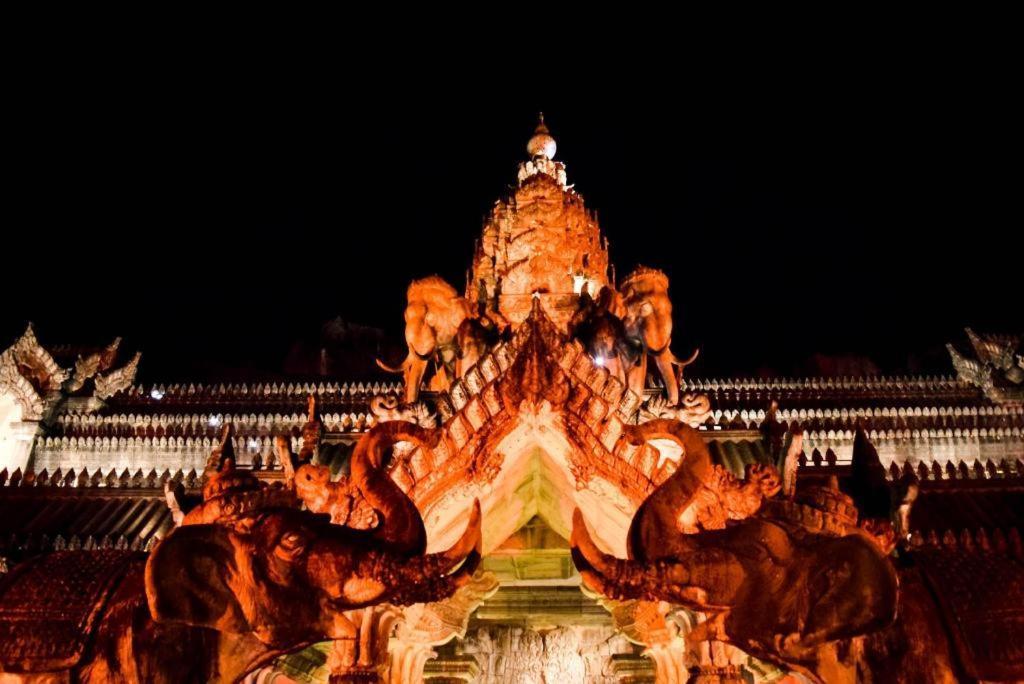 OYO 259 Baan Napatr Hotel Pantai Bang Tao Bagian luar foto