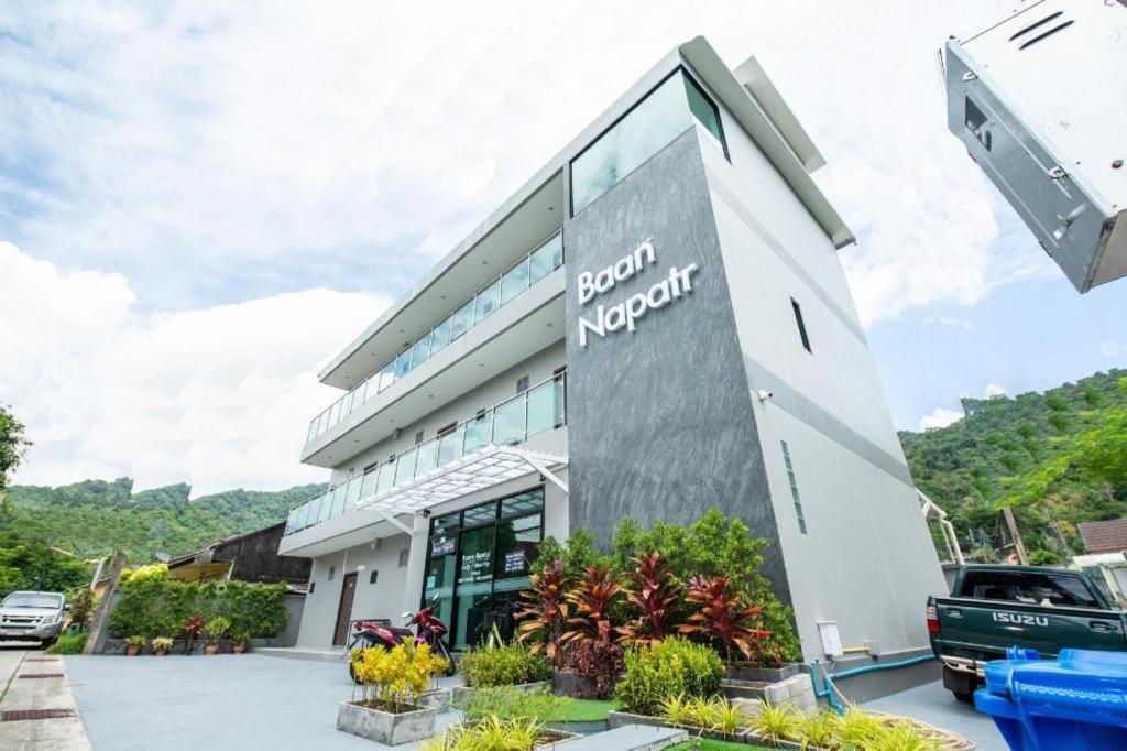 OYO 259 Baan Napatr Hotel Pantai Bang Tao Bagian luar foto