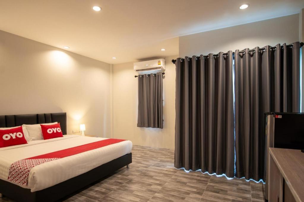 OYO 259 Baan Napatr Hotel Pantai Bang Tao Bagian luar foto